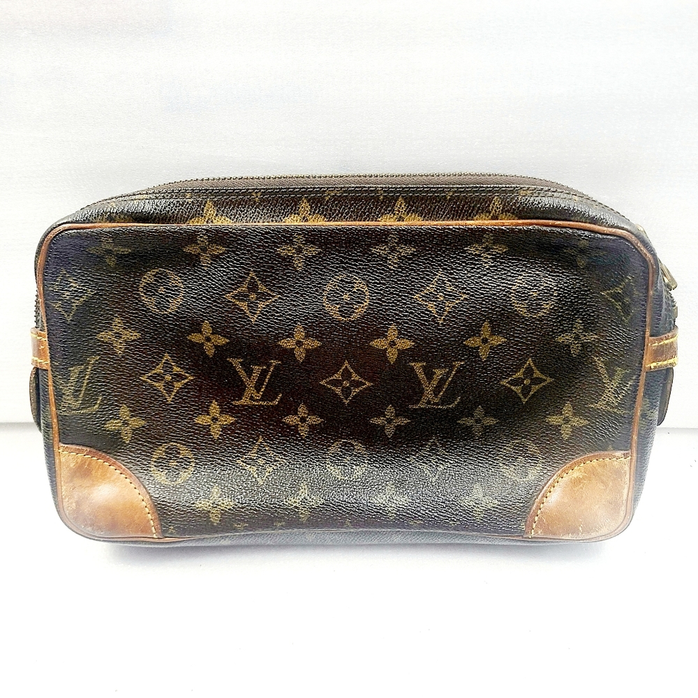 Louis Vuitton Leather Clutch Bag - Picture 2 of 8